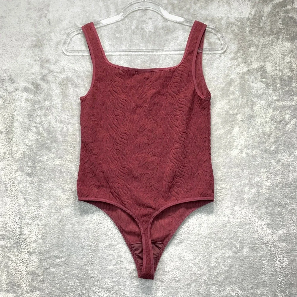 Babaton Red Textured Bodysuit Medium Sleeveless Square Neck Minimalist Aritzia - Picture 7 of 14